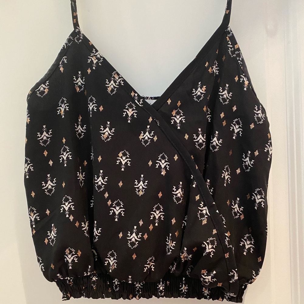 Black crop tank